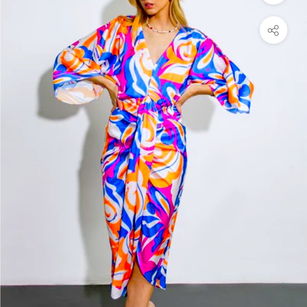New MORE TO SAY WOVEN MIDI DRESS
Flying Tomato